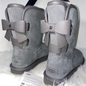 UGG size 9 Classic SHORT BAILEY LEATHER BOW Boots woman New in box